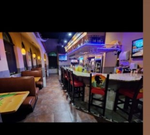 Mi Casita bar and dining room